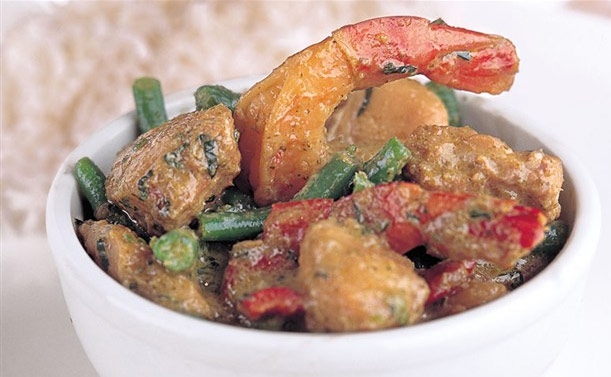 سمك بمعجون الكاري الأخضر