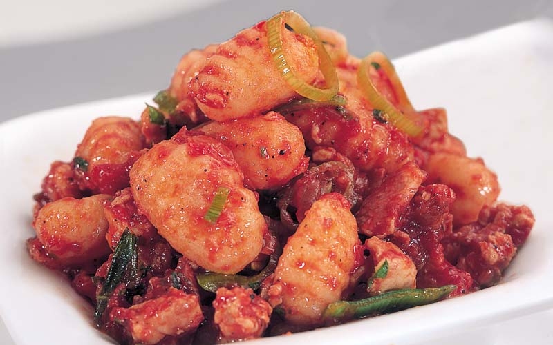 نيوكي مع صلصة البستو