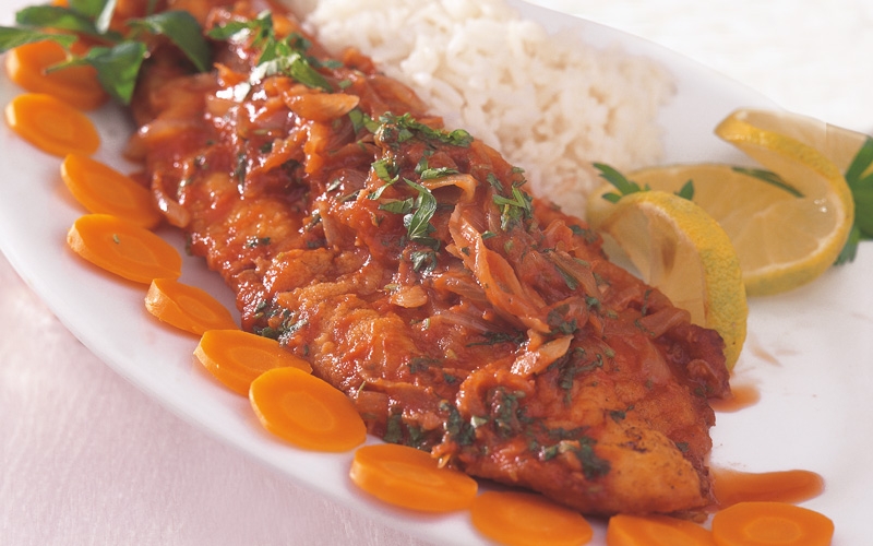 سمك ساجدة بالصلصة