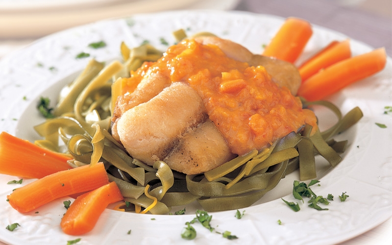 شرائح السمك مع صلصة جوز الهند