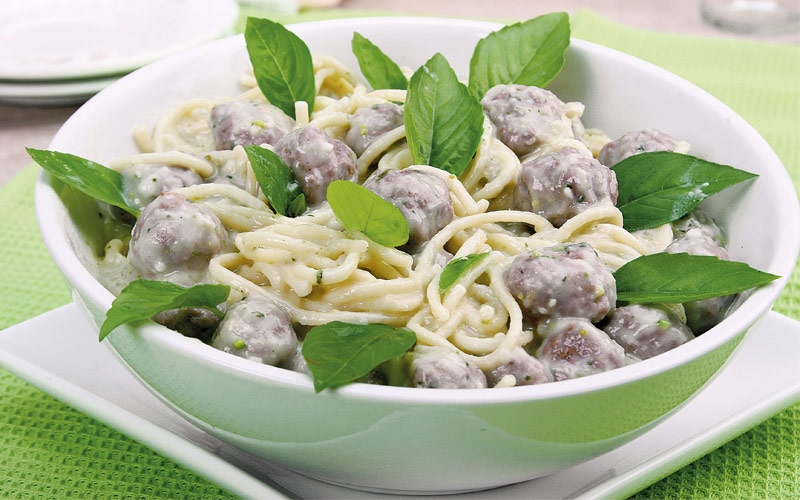 كرات اللحم مع المعكرونة