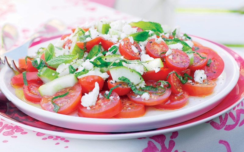 سلطة البندورة والخيار