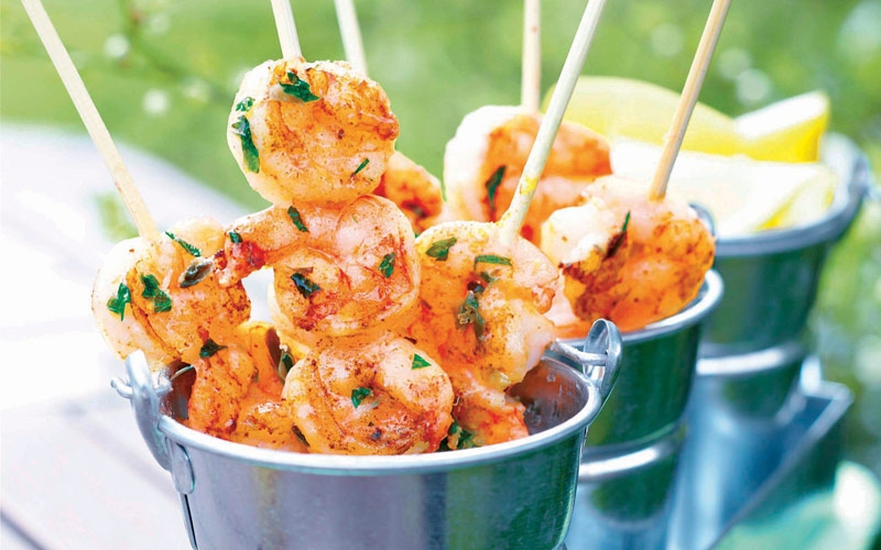 أسياخ القريدس بالثوم