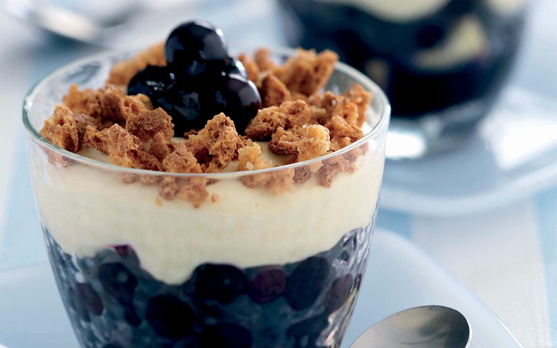 ترايفل الليمون والتوت الأزرق