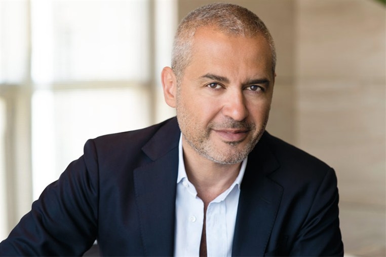 المصمّم العالمي اللبنانيّ ELIE SAAB إيلي صعب 'عندما تلهمني نساء مخيّلتي'
