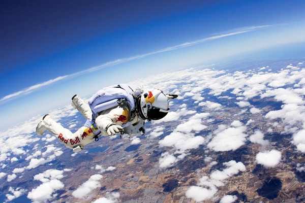 القفز بالمظلّة مغامرة العمر