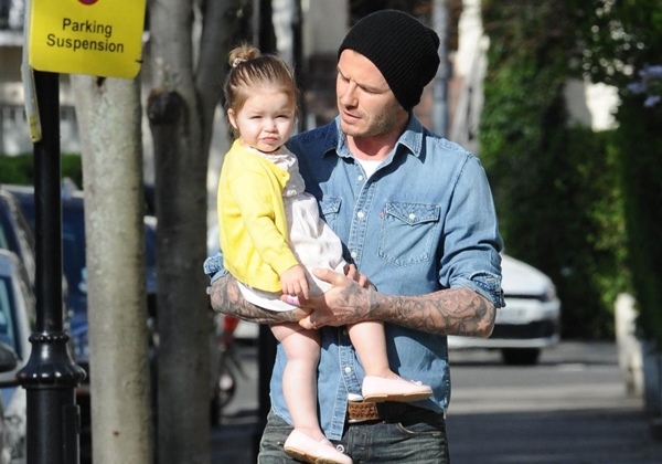 ديفيد بيكهام يوزّع أوقات فراغه بين زوجته وأولاده