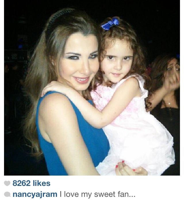معجبة صغيرة تجتاح كواليس Arab Idol2 وحساب نانسي عجرم على Instagram!
