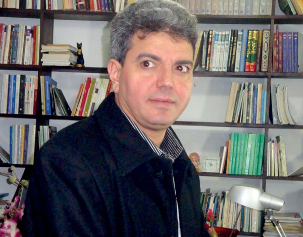 عادل جلال علاقتي بمكتبتي عشق ومعاناة