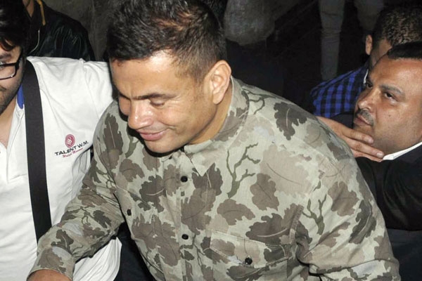 جمهور عمرو دياب هتف: الشعب يريد الألبوم الجديد!