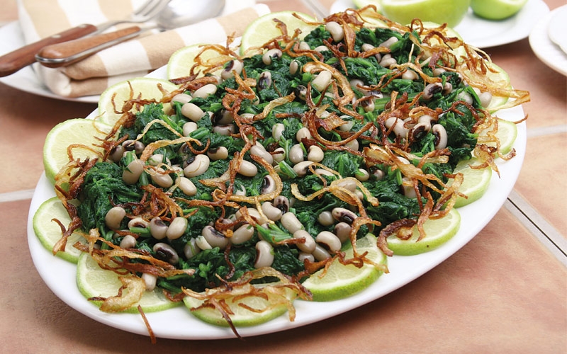 سلطة السبانخ واللوبياء