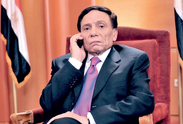 الجمهور يجبر عادل إمام على إعادة مشهد واحد ثلاث مرات