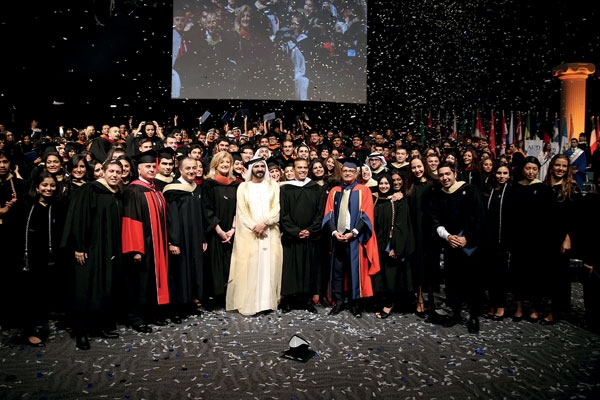 محمد بن راشد يرعى حفل تخريج من الجامعة الأمريكية