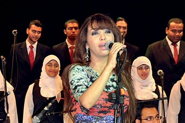 حنان عطية تغني لوردة الجزائرية