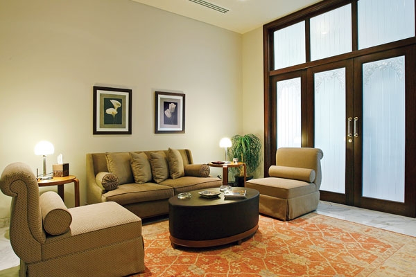 بحمدون اللبنانية العابقة بالأصالة في كنفها فيلّا تضجّ بالعراقة