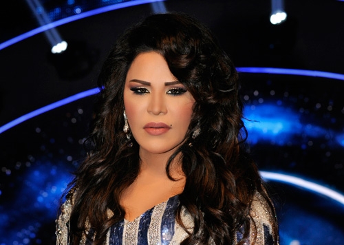 أحلام صفّفت شعرها في مطار باريس وفوجئت بخروج عبد الكريم!