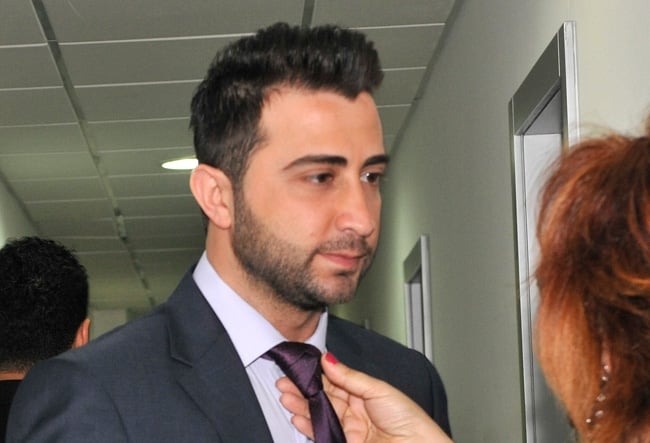 بالصور والفيديو - إحصل على ربطة عنق عبد الكريم حمدان