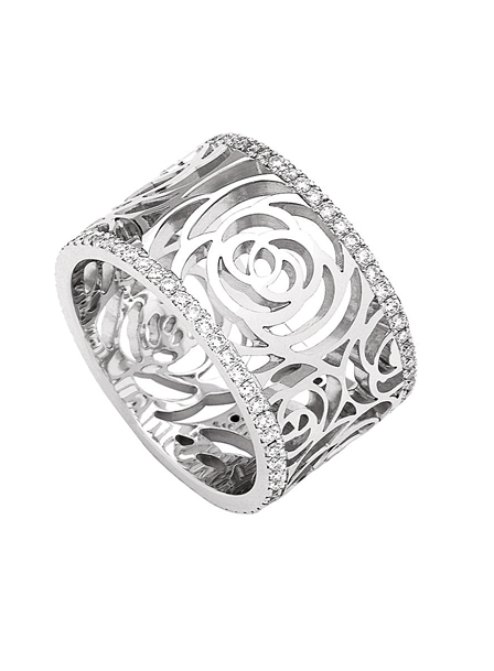 خاتم زهرة الكاميليا المرصع بالألماس من دار Chanel