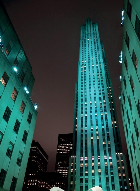 صُمّم كل شيء ليعيدنا إلى حقبة العشرينات من القرن الماضي ... هكذا تواجدنا جمعنا داخل العلبة الزرقاء العملاقة