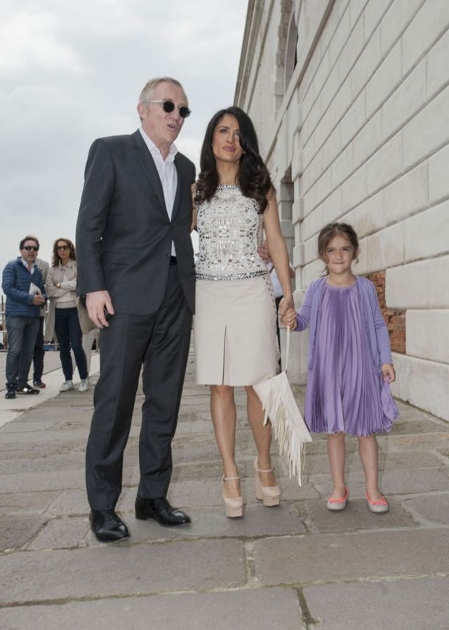 العائلة تشارك في افتتاح معرض Prima Materia.