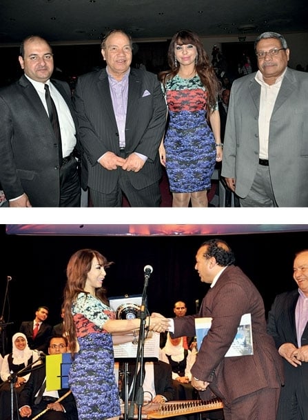 حنان عطية مع مسؤولي أكاديمية طيبة/ الدكتور صديق عفيفي يكرّم حنان عطية