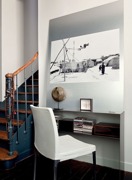 مطلع الدرج للطابق الثاني من المنزل