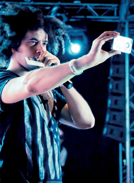 قدم الجريني أغنية وردة 'أكدب عليك'، وأغنية عمرو دياب 'عاملة إيه دلوقت'