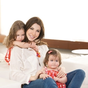 نانسي عجرم: لا ألعب إلا بألعاب ابنتي...