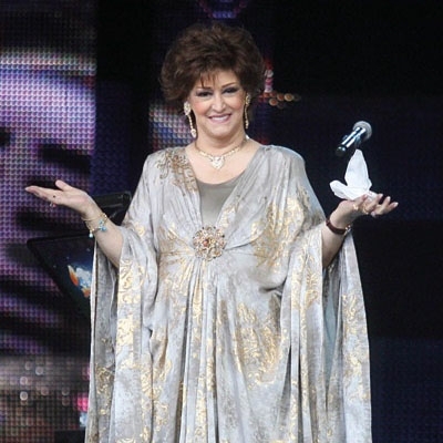 وردة رشّحت أنغام أو آمال ماهر...