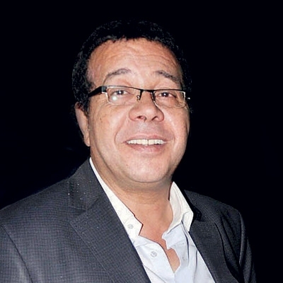 أحمد آدم يستعين بمرشح رئاسي سابق