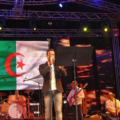 سعد رمضان يغنّي الجزائر