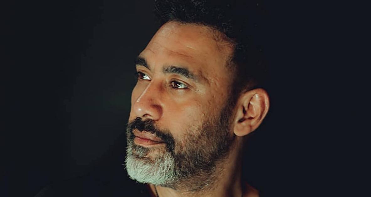 عمرو مصطفى يؤجج الصراع مجدداً بتصريح غريب!