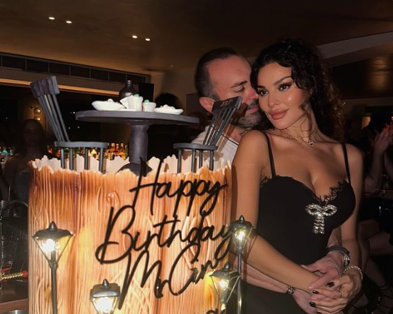 نادين نسيب نجيم بصورة رومانسية مع خطيبها... وإطلالة بدون تعليقات