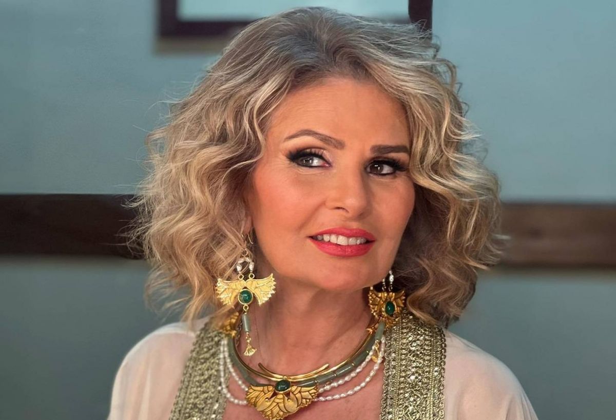 يسرا تشكر كل مَن واساها بوفاة حماتها