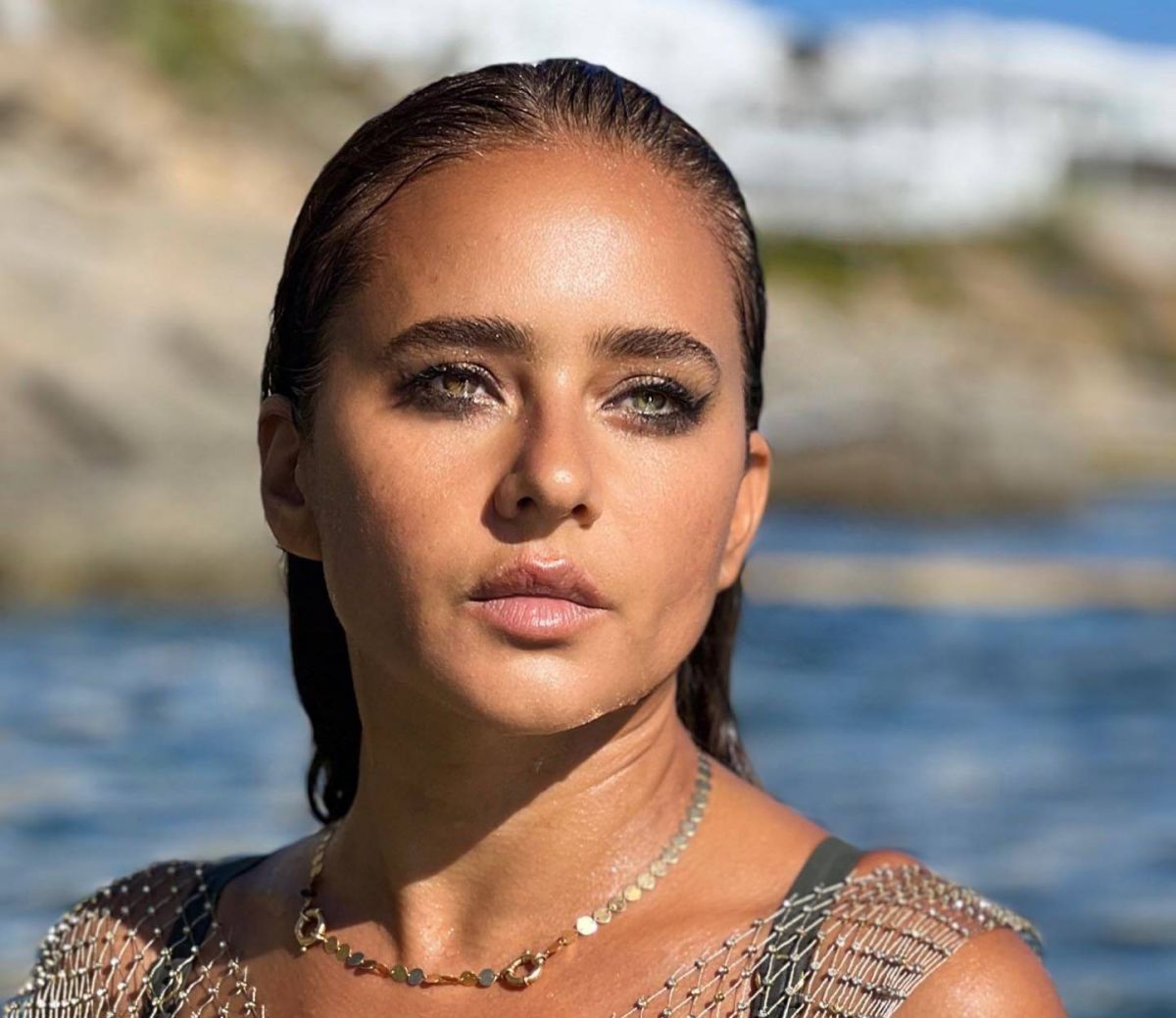 بالفيديو - نيللي كريم تكشف حقيقة خلافها مع محمد رمضان و