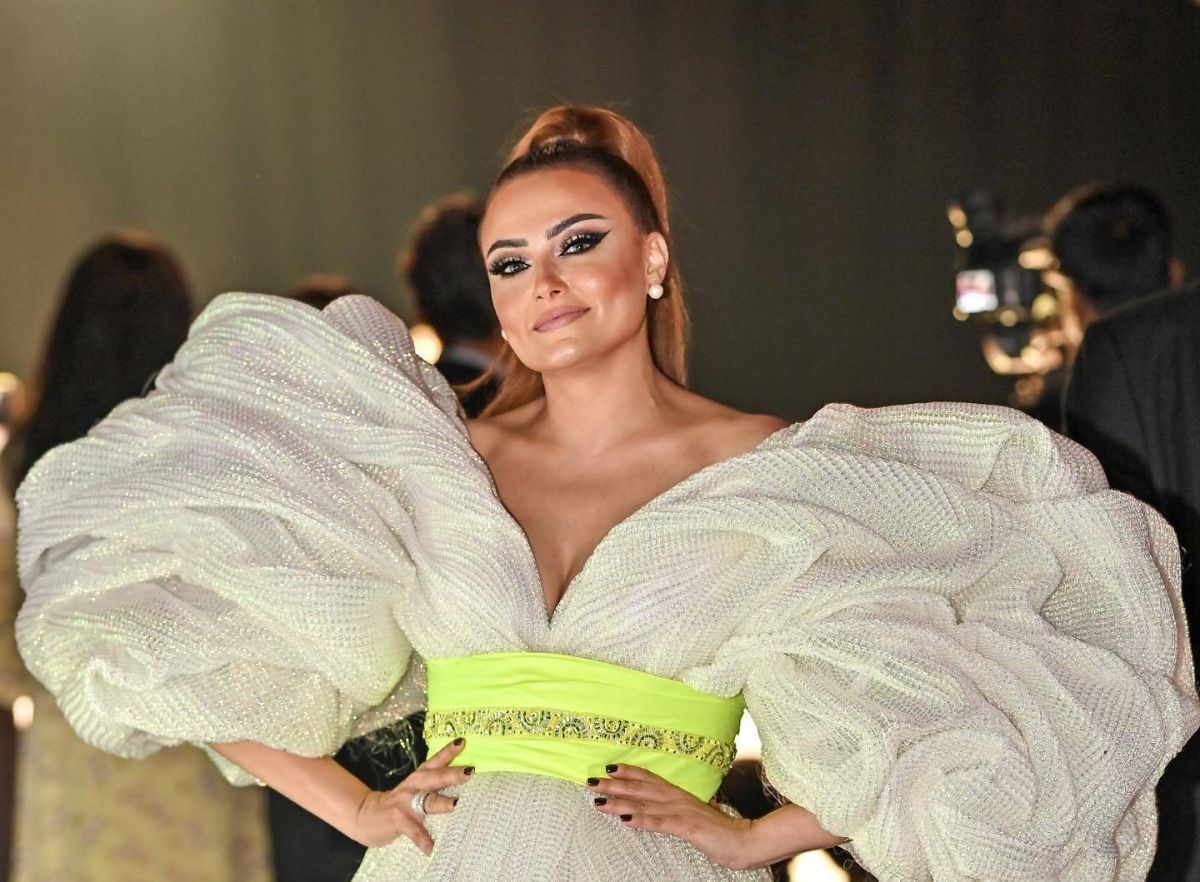 بالفيديو - بشرى تبكي بحرقة خلال زيارتها لمرضى السرطان