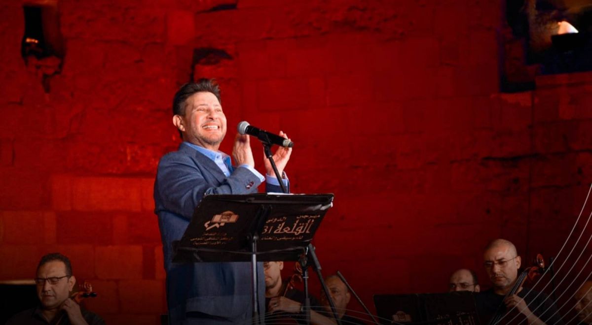 بالصور والفيديو - هاني شاكر يحيي الليلة الثالثة من ليالي 