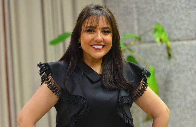 مي كساب تتجاوز أحزانها بأغنية لوالدها الراحل