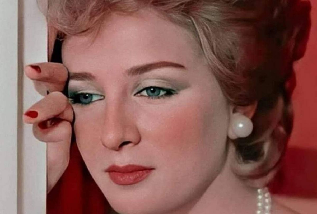 بالصور - نجلاء فتحي تعلن استجابة وزيرة الثقافة... وتركيب لوحة جديدة باسم زوجها الراحل