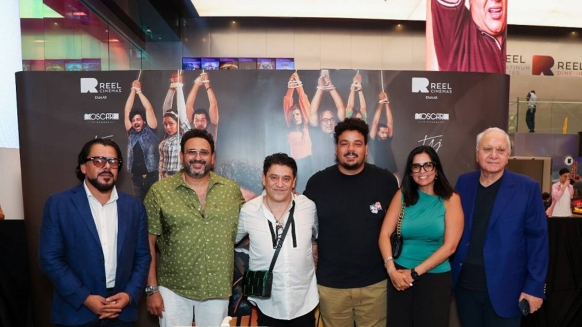 بالصور - أكرم حسني يحتفل بالعرض الخاص لـ