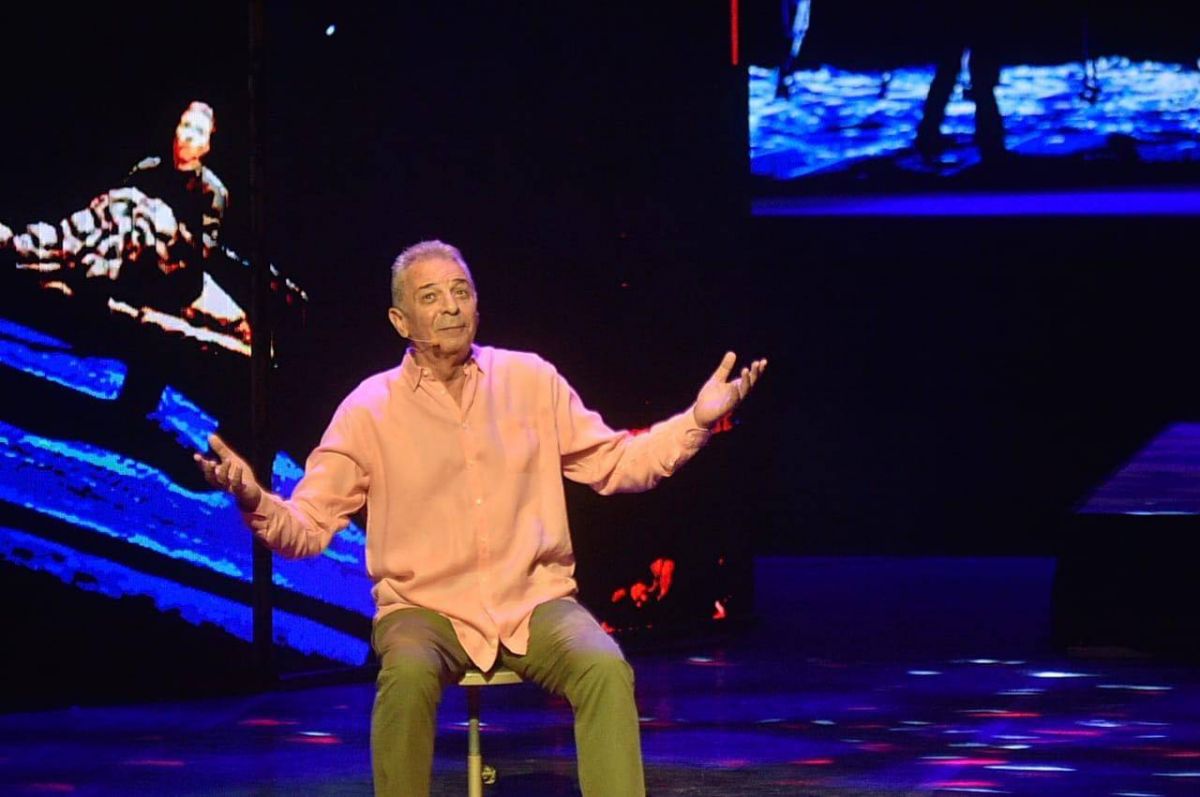 بالصور - محمود حميدة مفاجأة حفل ختام 