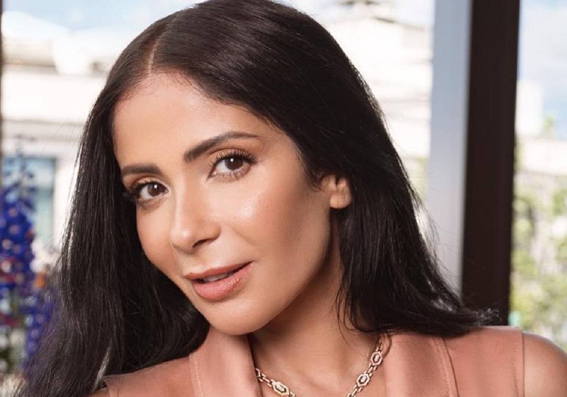 شريف منير يمازح منى زكي: 