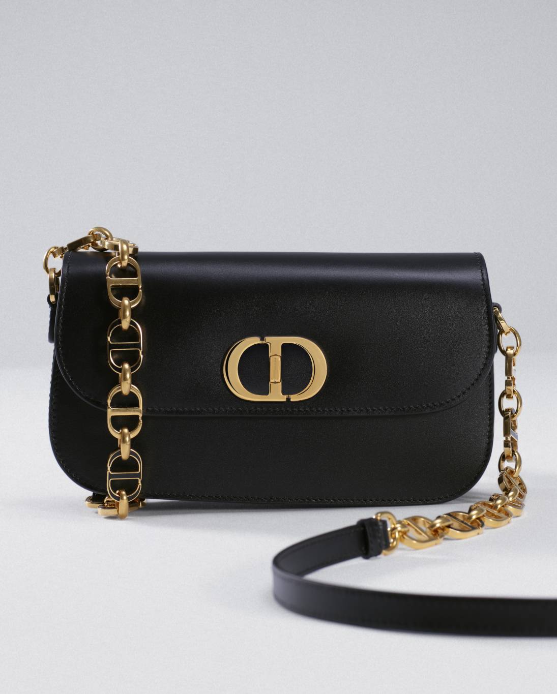 حقيبة 30 Montaigne Avenue من Dior بحجمها الصغير الجديد