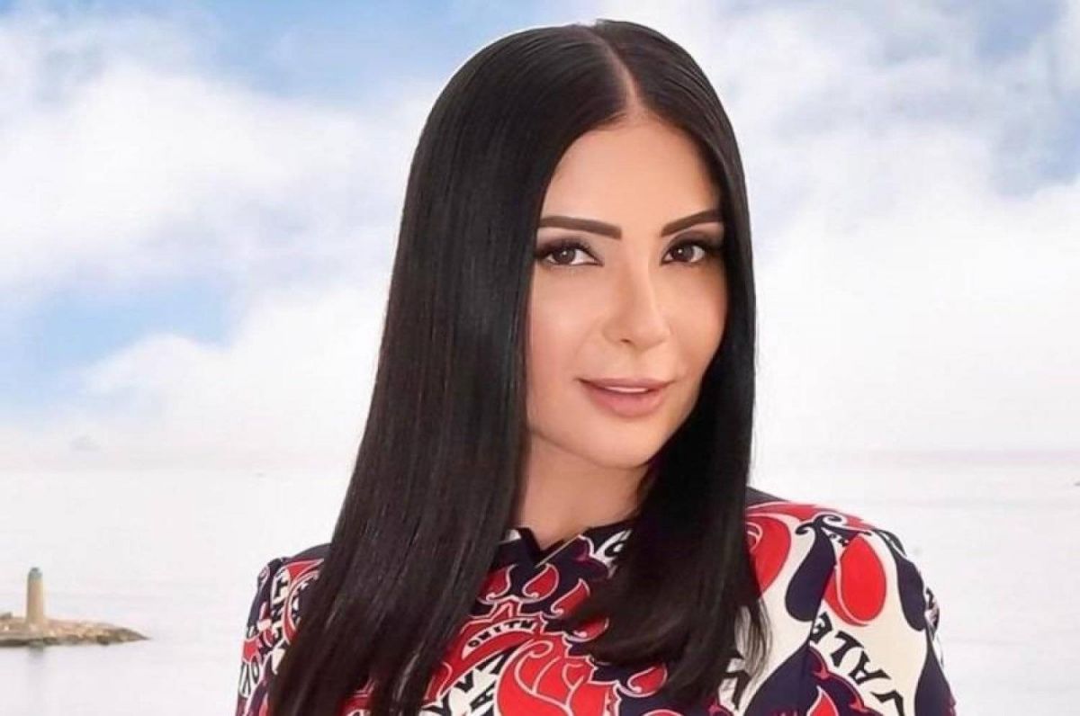 بالفيديو - موقف طريف بين منى زكي وجومانا مراد بسبب حرارة الجو