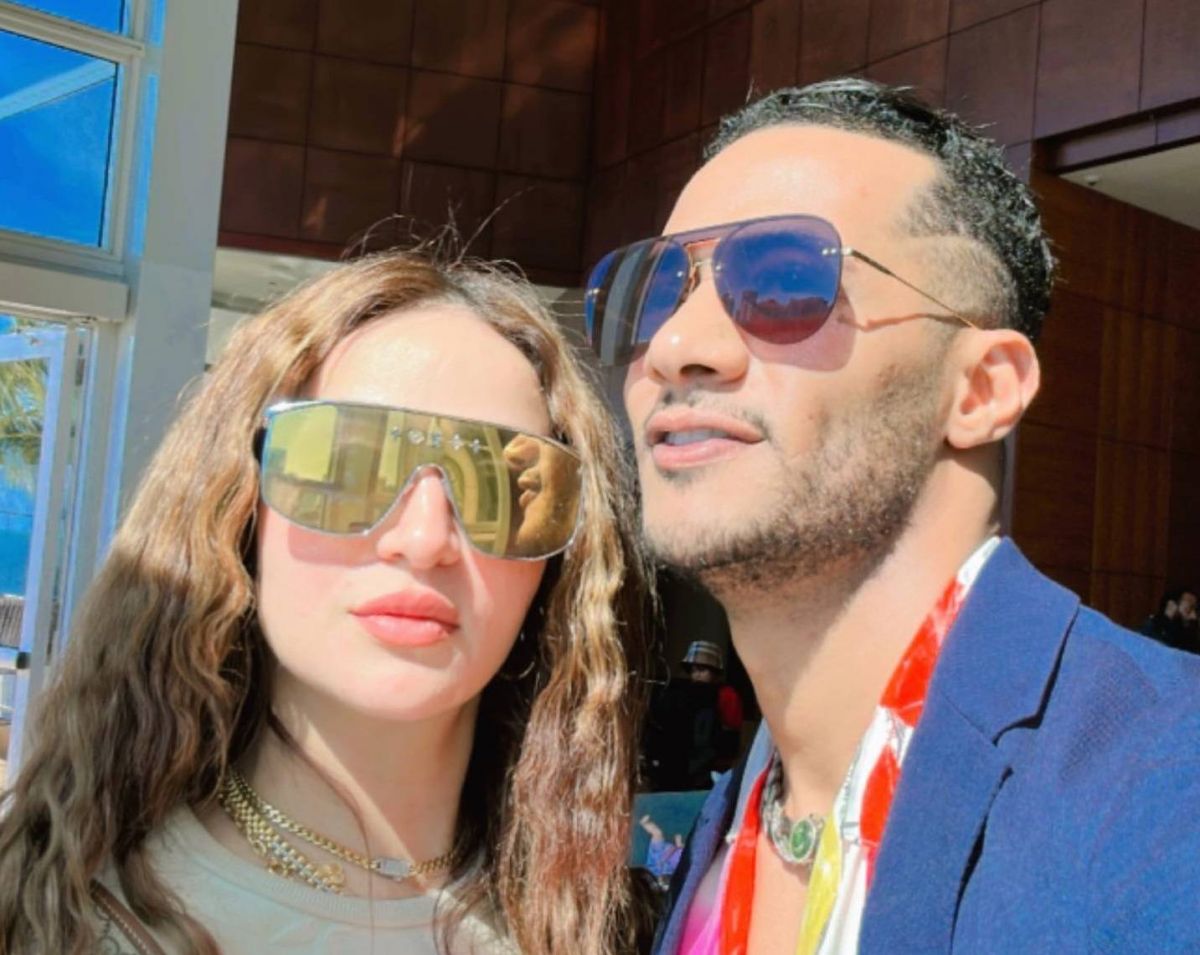 محمد رمضان يغازل زوجته برسالة رومانسية