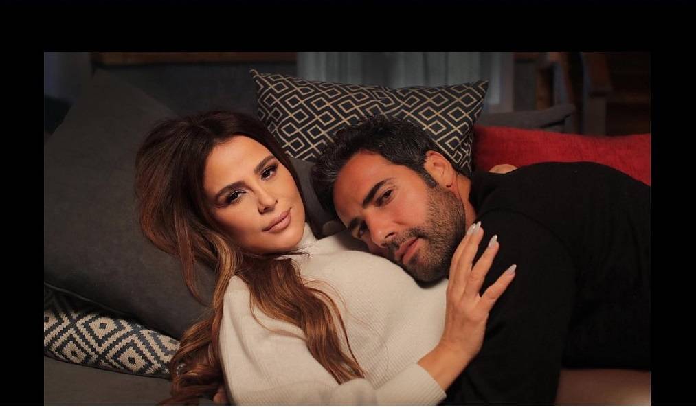 كارول سماحة تردّ على منتقدي بوستر أغنيتها... وهذا موقف زوجها