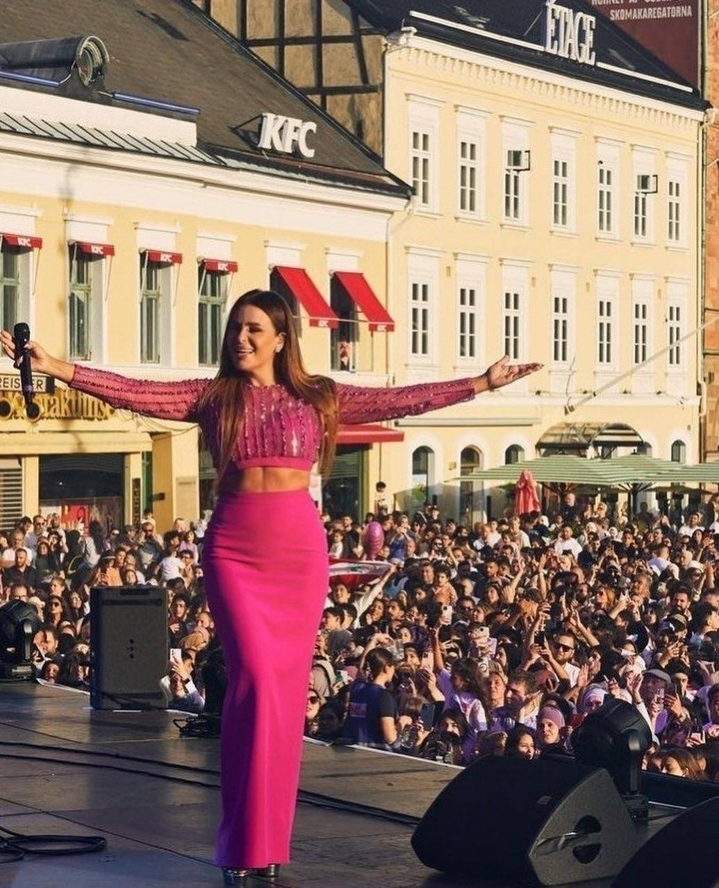 جمبسوت كارول سماحة الجريء بأسلوب مايا دياب... هل يناسبها؟