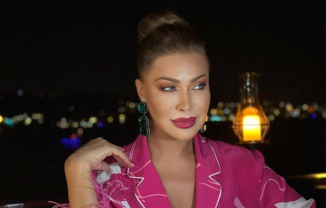ابن نوال الزغبي يلفت الأنظار بوسامته... هل يشبهها؟