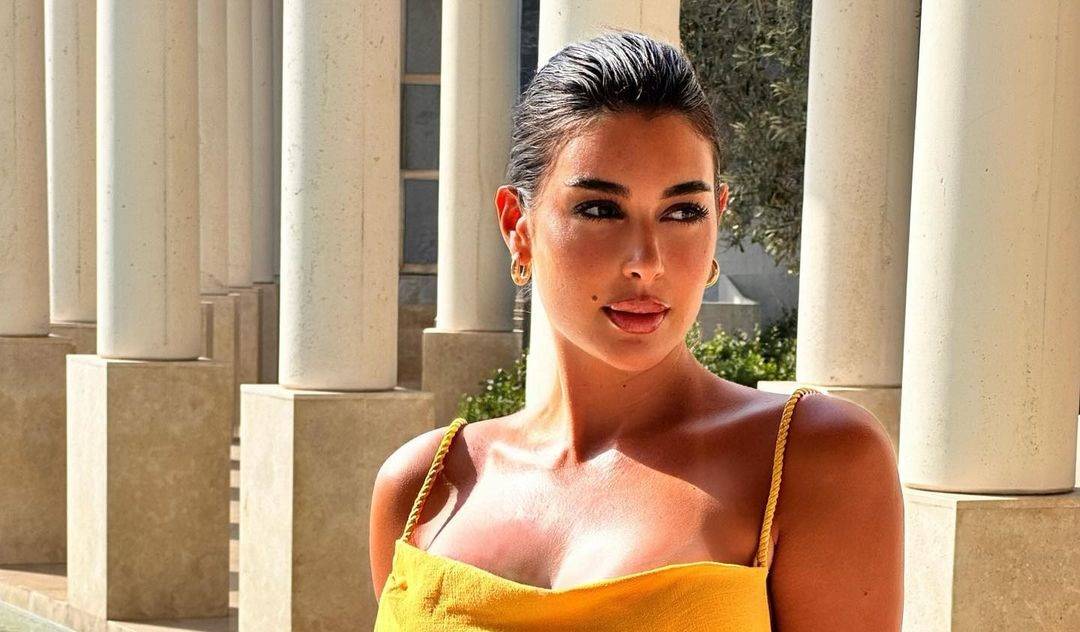 ياسمين صبري تضجّ أنوثةً بإطلالات صيفية أنيقة