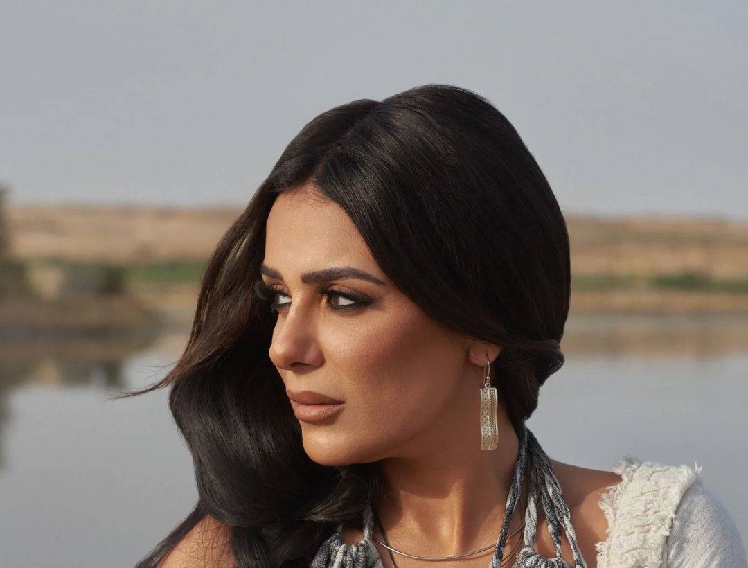 بالصور - إنجي المقدم بملامح متغيرة.. تجميل أم مكياج؟